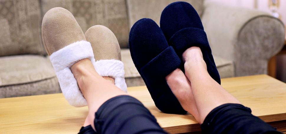 heated slippers mens